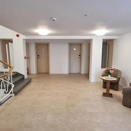 Diana מלון אפורי נורד